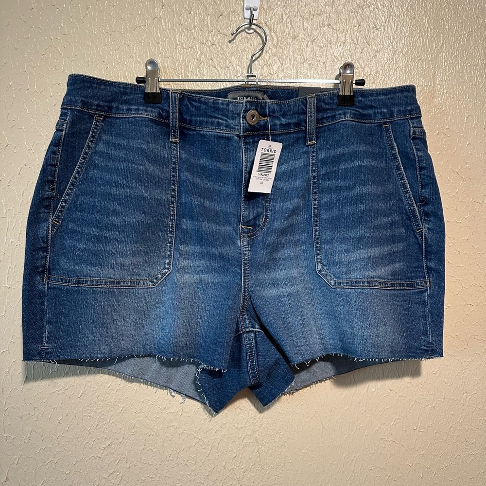 Torrid Shorts Size 16 Denim High Waist Raw‎ Hem